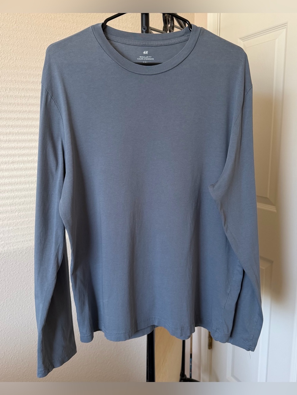 H&M men’s blue long-sleeve t-shirt loose fitting casual grunge skater normcore